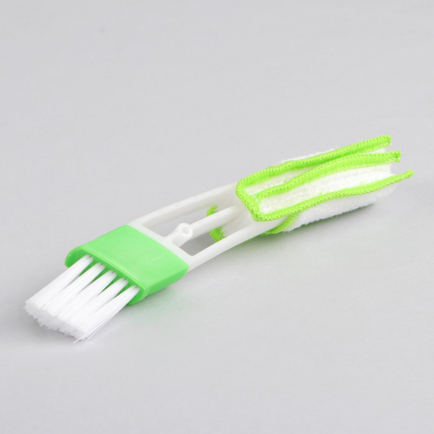 яяяЩетка для чистки труднодоступных мест в автомобиле   9279852