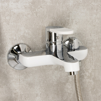 Смеситель для ванны Potato P30223-7, короткий излив, однорычажный