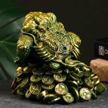 Копилка "Жаба на деньгах" зеленая с позолотой, 15х15х15см 9127439